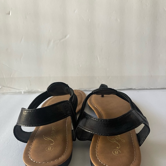 Sandals w/ bling multiple sizes available - Picture 3 of 3